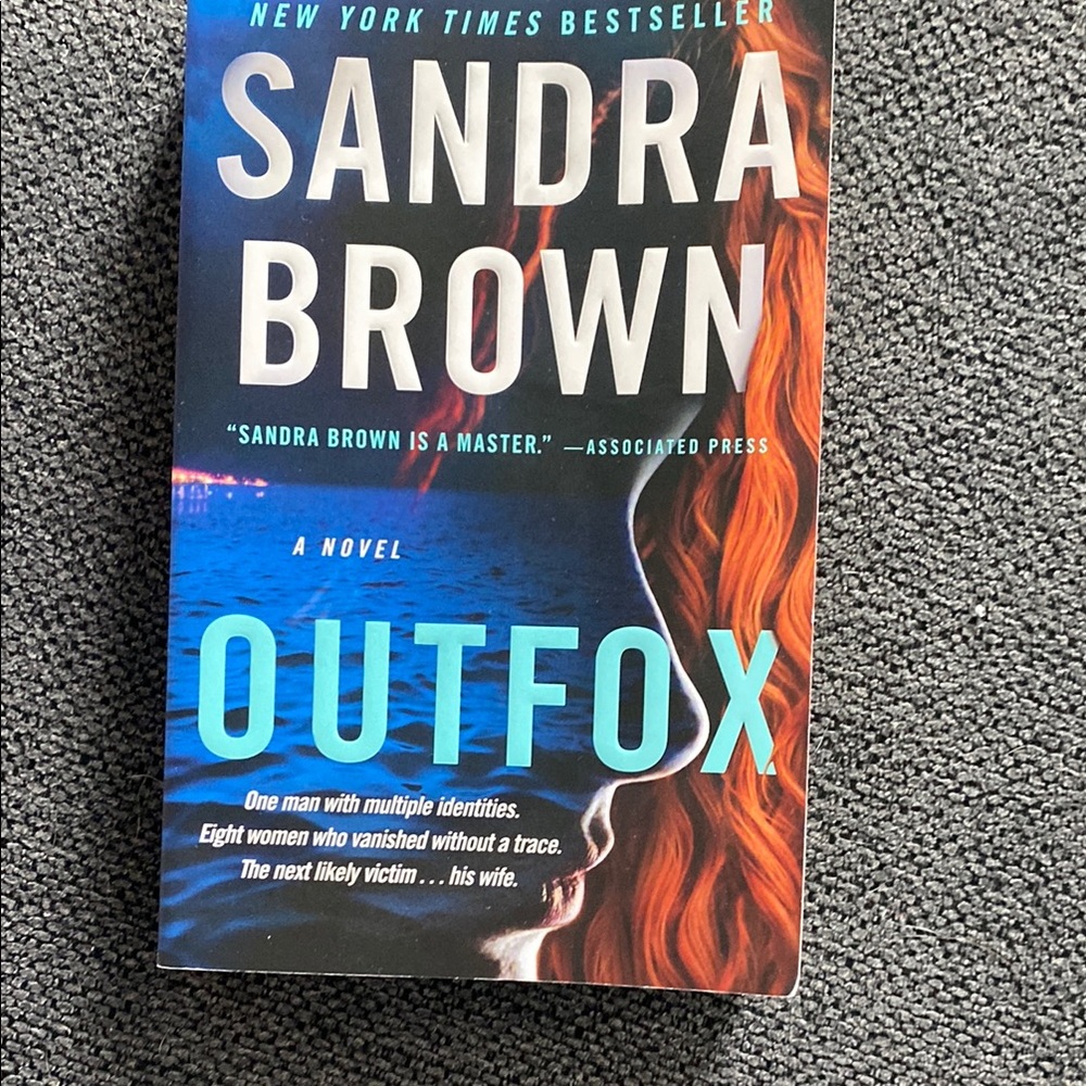 Sandra Brown 'Outfox' Novel